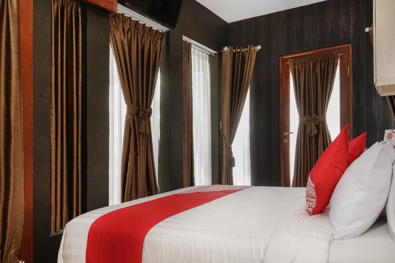 Super Oyo 444 Rafitha Homestay Baturetno Exterior photo